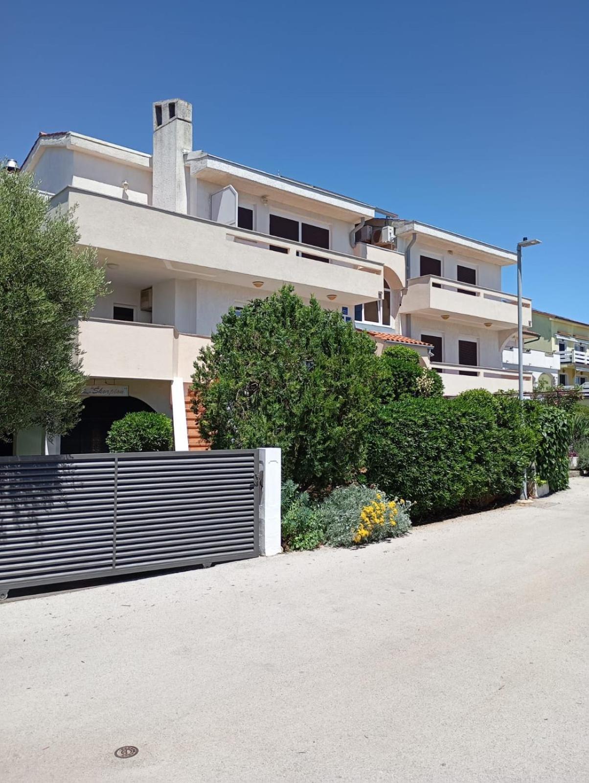 Rooms Helena Krk Town Exterior foto