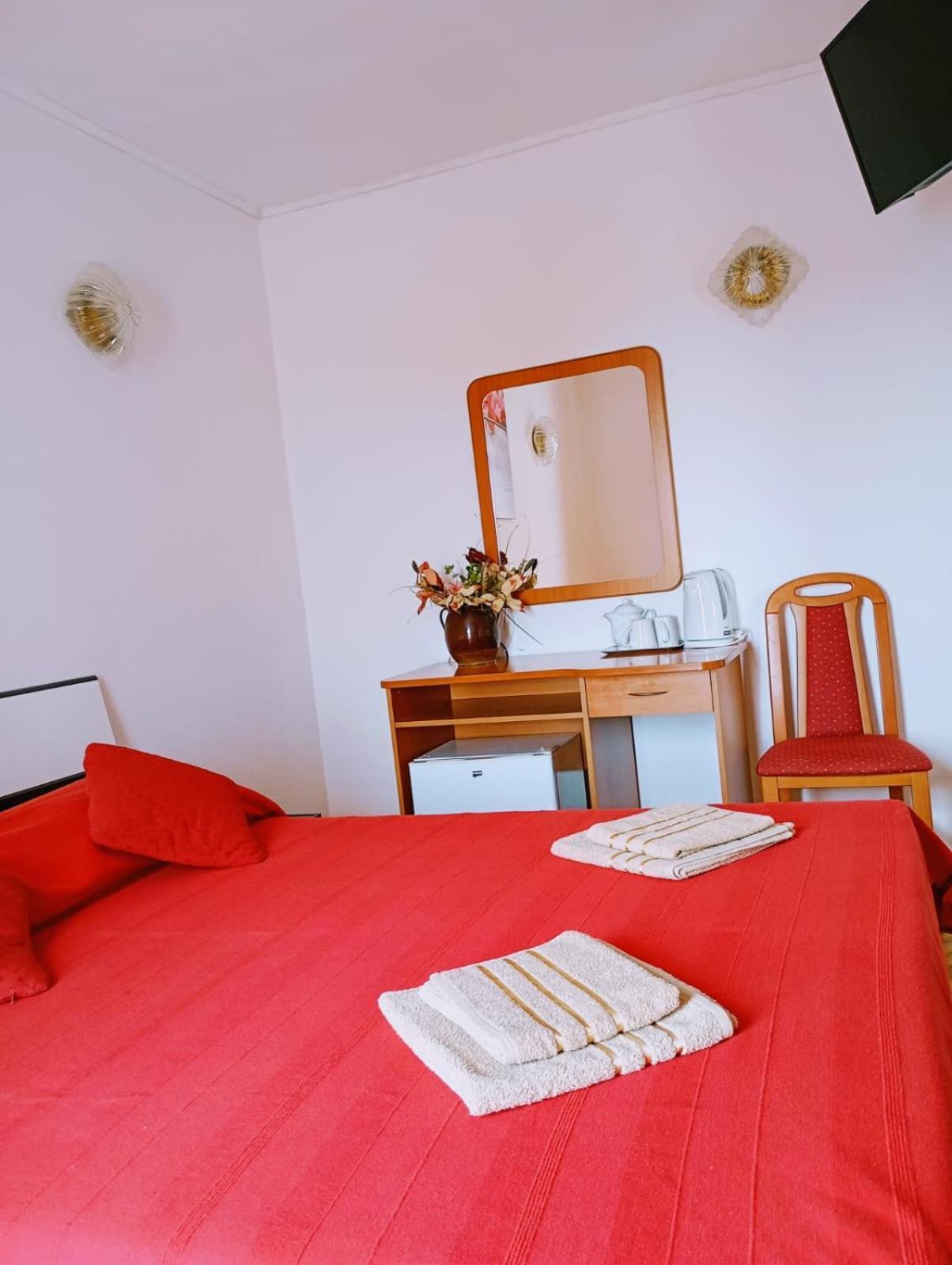 Rooms Helena Krk Town Exterior foto